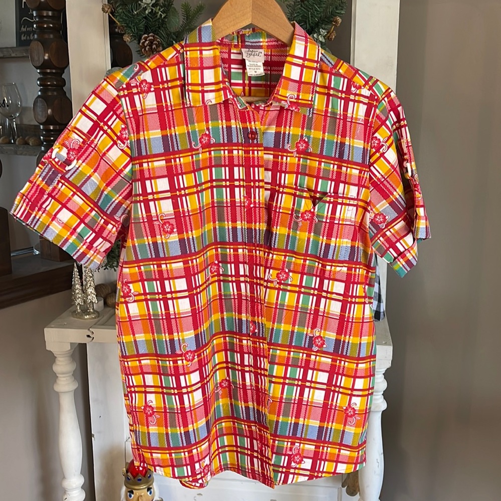 Vintage, 90s! Funky and Fun button down. 🎉